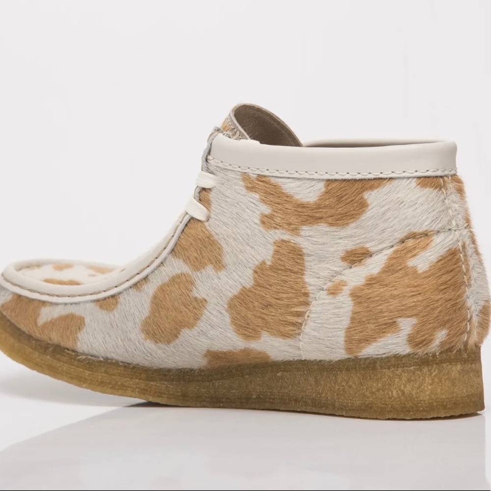 Clarks, Women's Wallabee Boot, Tan Cow Print, Brand New, 26165912 Size 10.5 - Picture 4 of 11